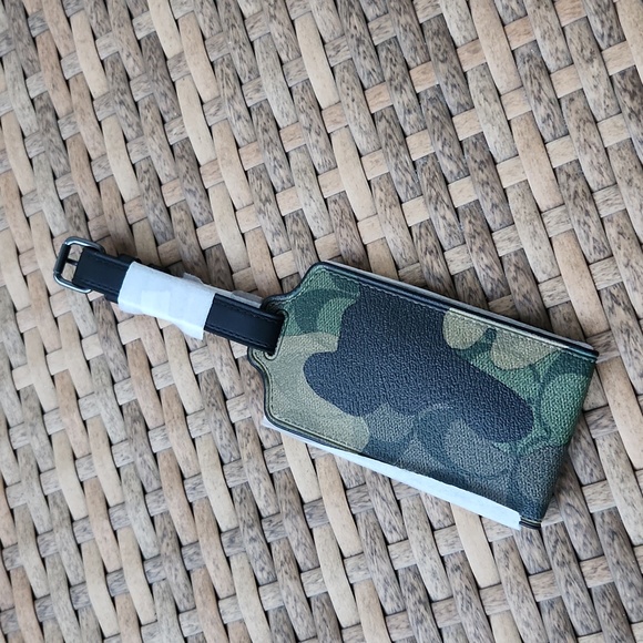 New Coach Large Luggage Tag In Signature Canvas W/ Camo Print Gunmetal/Camo - Picture 3 of 6